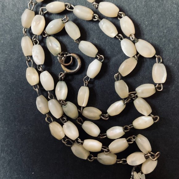 VINTAGE Mother of Pearl Pendant on Beaded MOP Chain EUC - Picture 3 of 5